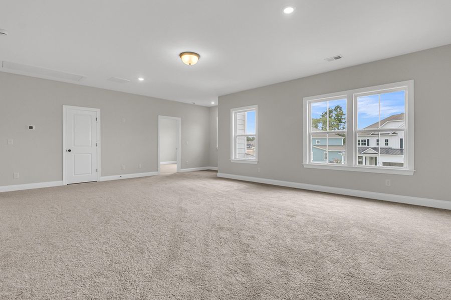 Spacious, unfurnished interior of a new home in Tidewater at Lakes of Cane Bay, Summerville (Image 23).