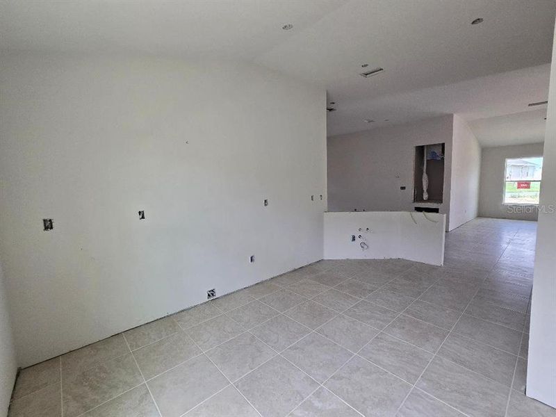 Spacious, unfurnished interior of a new home in Twisted Oaks, Beverly Hills (Image 28).