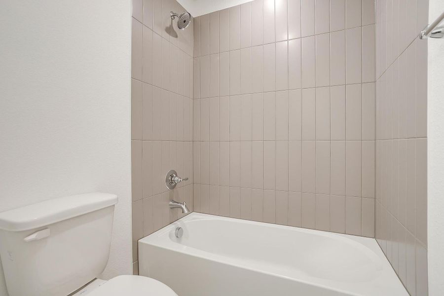 Representative furnished interior of a home built from the Eleanor by Graham Hart Home Builder in Sweetgrass, Haslet (Image 4).