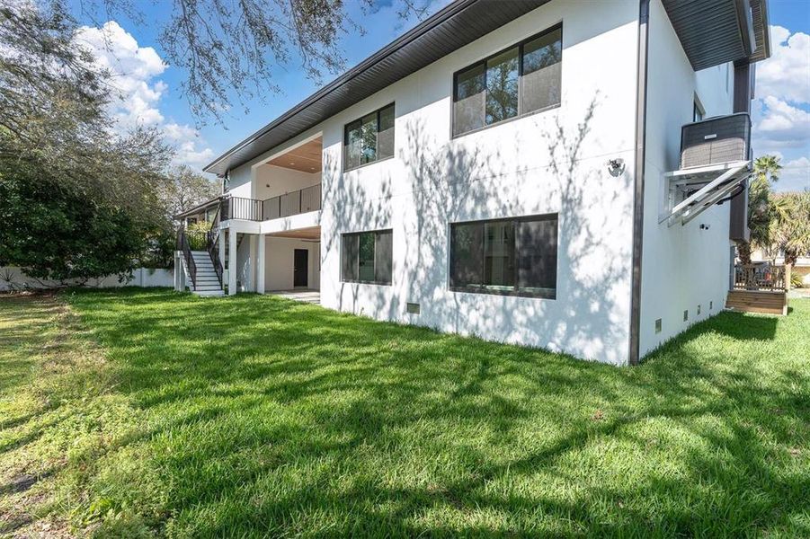 Exterior details and patio area of a home in , St. Petersburg (Image 26).