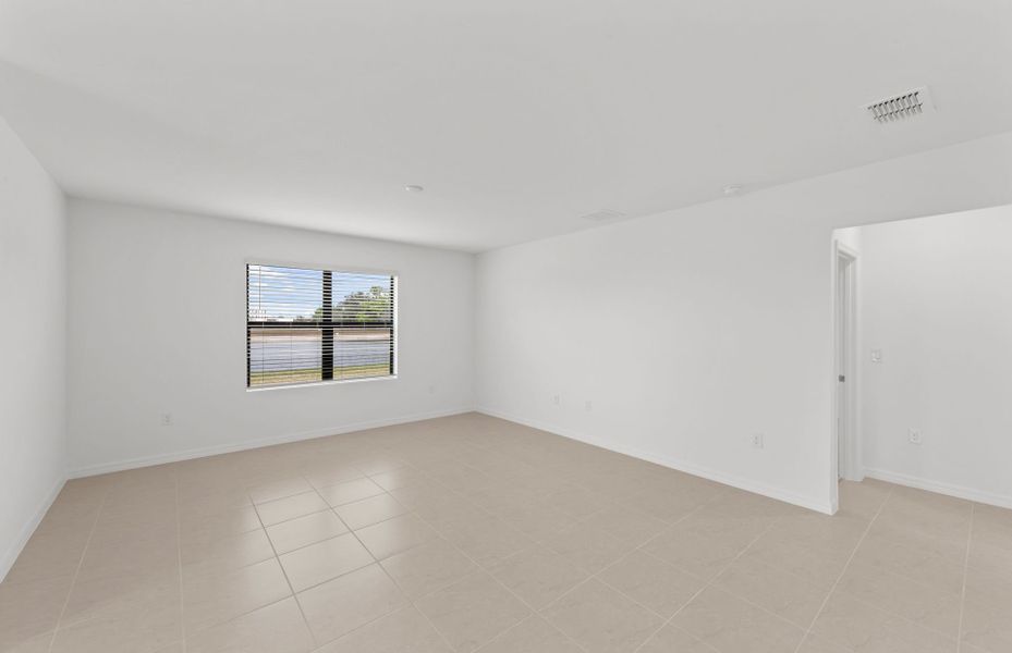 Spacious, unfurnished interior of a new home in Whispering Lakes, Lehigh Acres (Image 20).