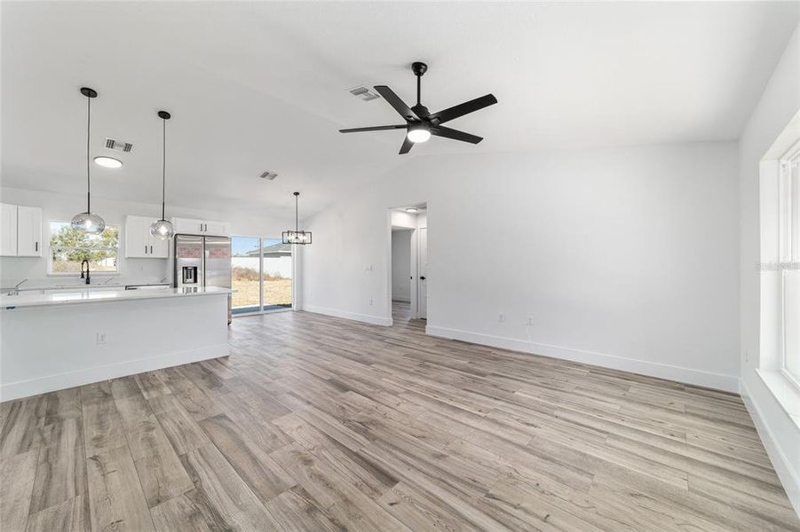 Spacious, unfurnished interior of a new home in , Dunnellon (Image 28).