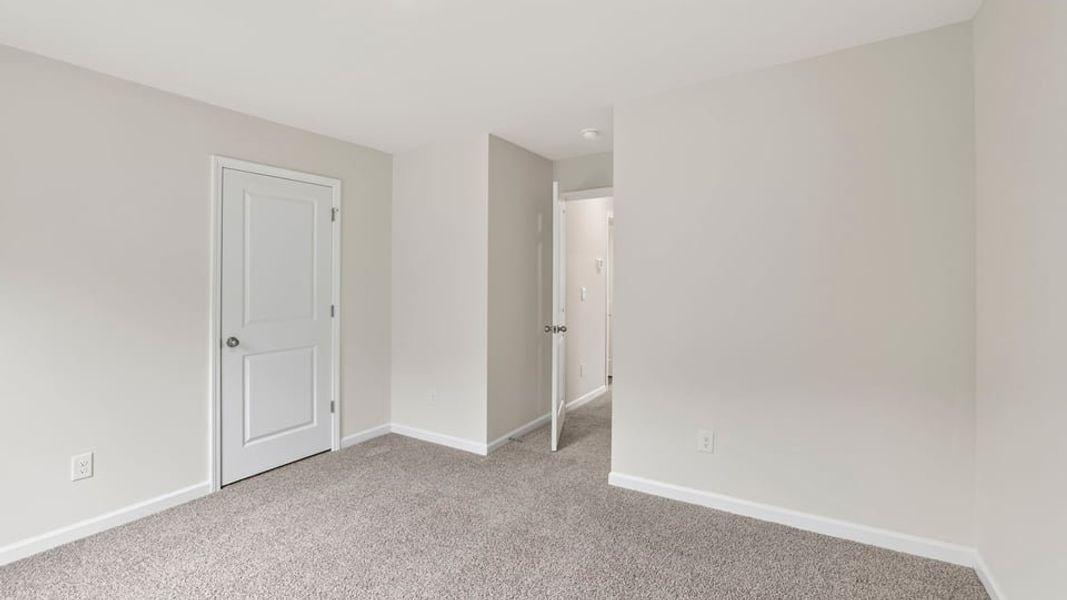Spacious, unfurnished interior of a new home in Durbin Meadows, Fountain Inn (Image 32).