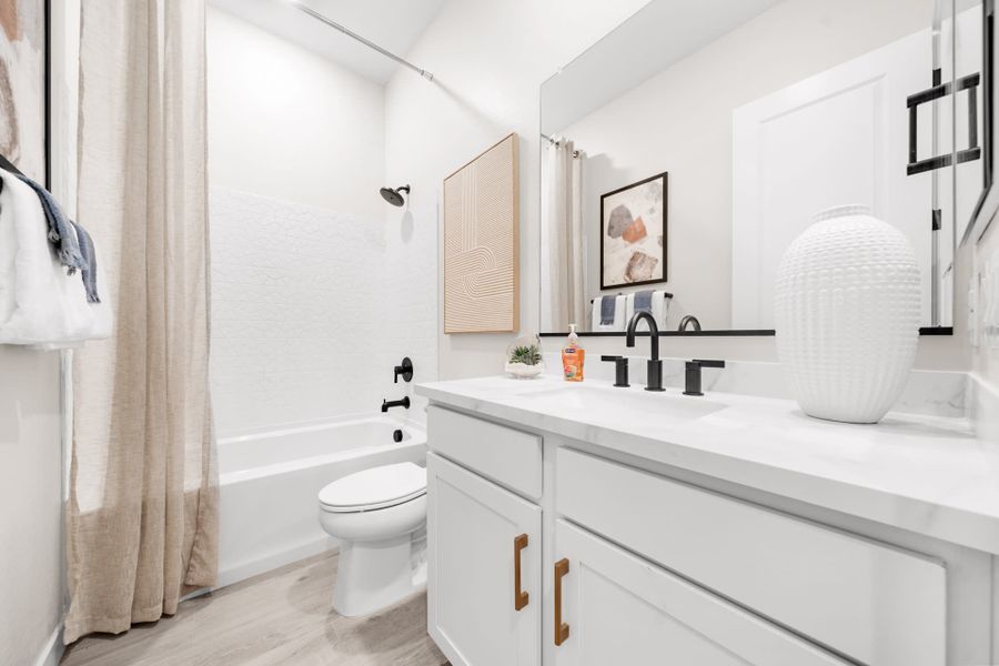 Bathroom 2 | Gemini Model Home | Rialta | New homes in Mesa, Arizona | Landsea Homes