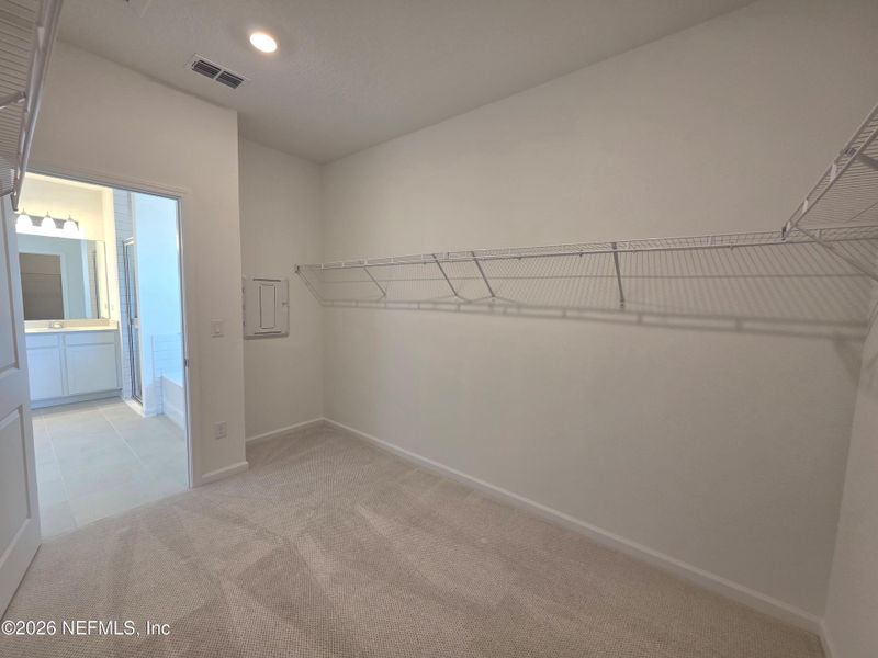 Spacious, unfurnished interior of a new home in Hyland Trail, Green Cove Springs (Image 20).