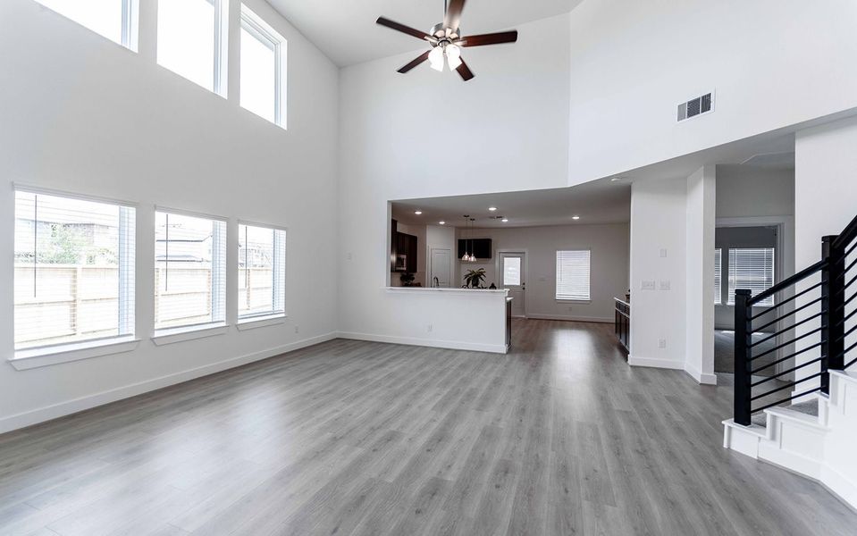 Spacious, unfurnished interior of a new home in Massey Oaks, Pearland (Image 20).