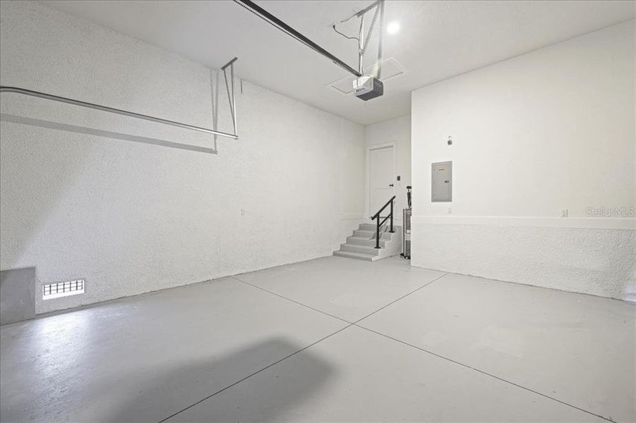 Spacious, unfurnished interior of a new home in , Port Charlotte (Image 37).