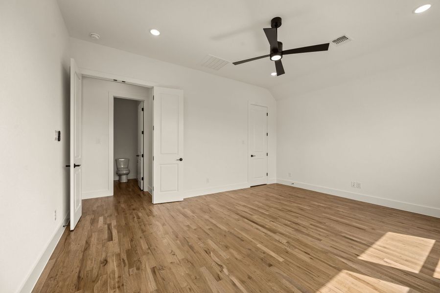 Spacious, unfurnished interior of a new home in Highland Oaks, Boyd (Image 28).