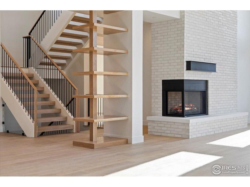 Spacious, unfurnished interior of a new home in , Golden (Image 4).