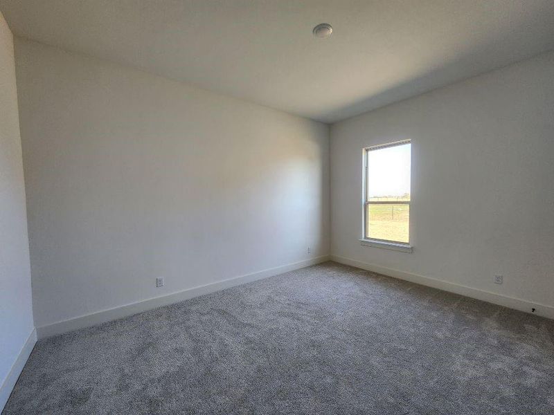 Spacious, unfurnished interior of a new home in Rocky Top, Krum (Image 15).
