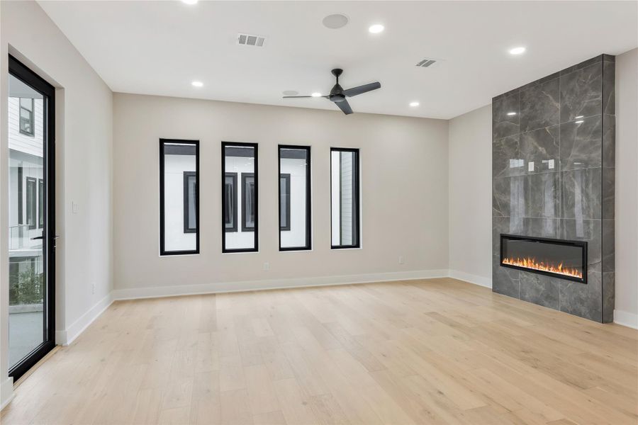 Spacious, unfurnished interior of a new home in , Houston (Image 21).