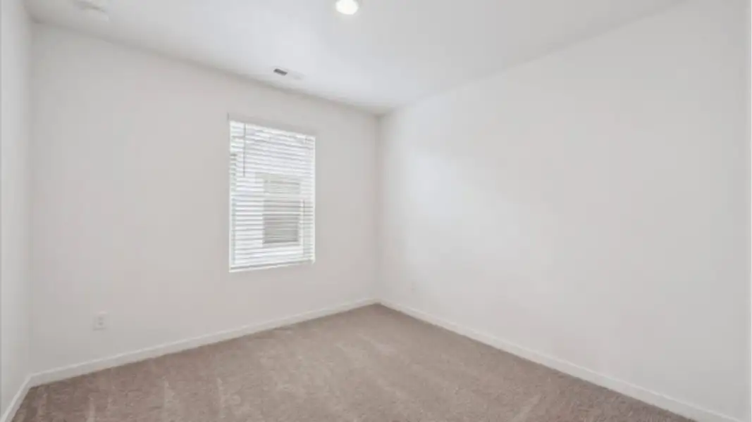 Spacious, unfurnished interior of a new home in Horizon Uptown, Aurora (Image 10).