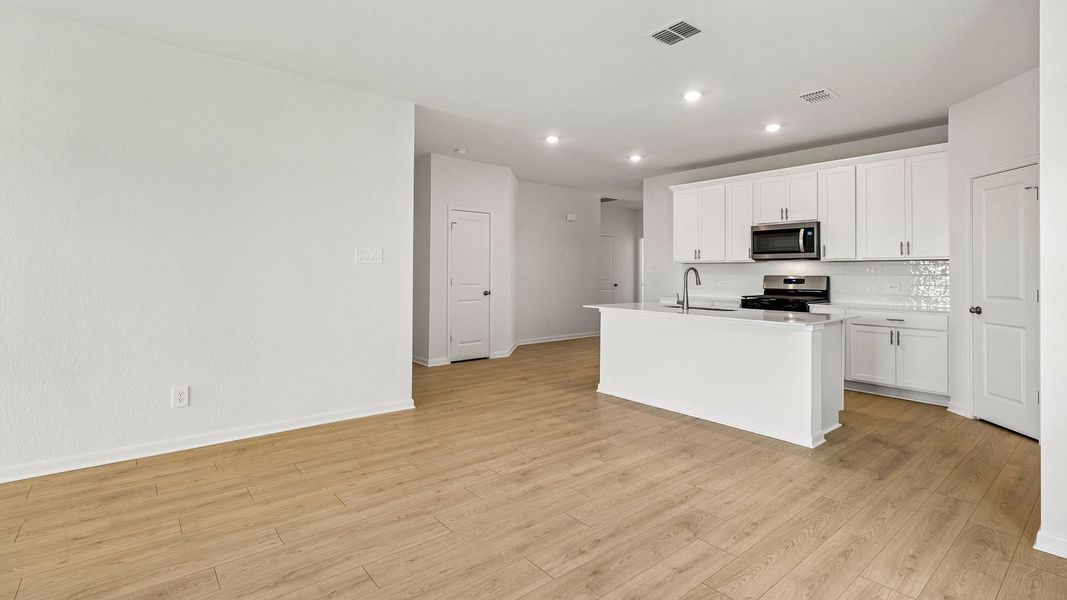 Spacious, unfurnished interior of a new home in Briarwood, Elgin (Image 22).