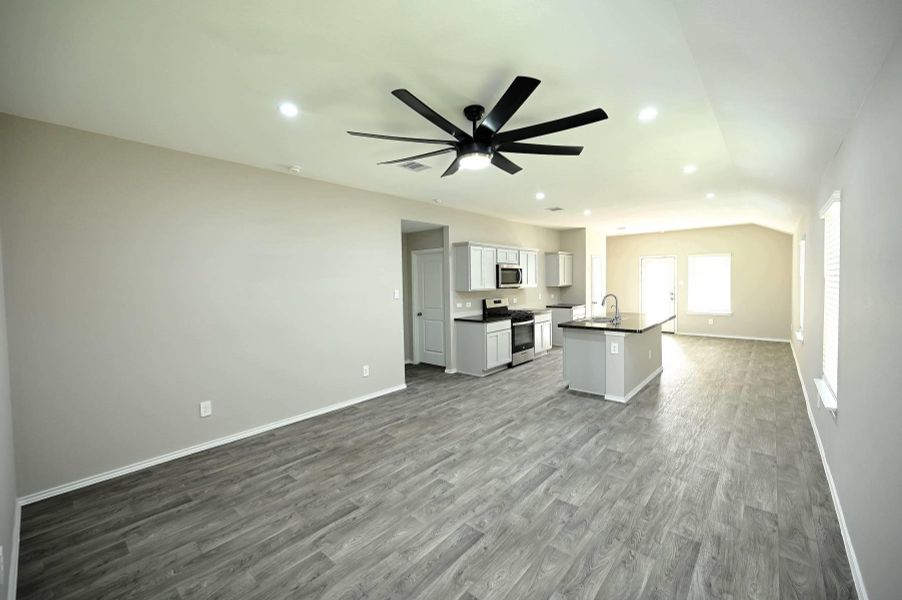 Spacious, unfurnished interior of a new home in Breckenridge Forest, Spring (Image 12).