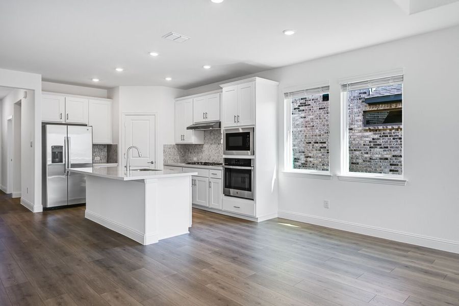 Furnished interior view inside a new home in Madero 50s, Fort Worth (Image 7).