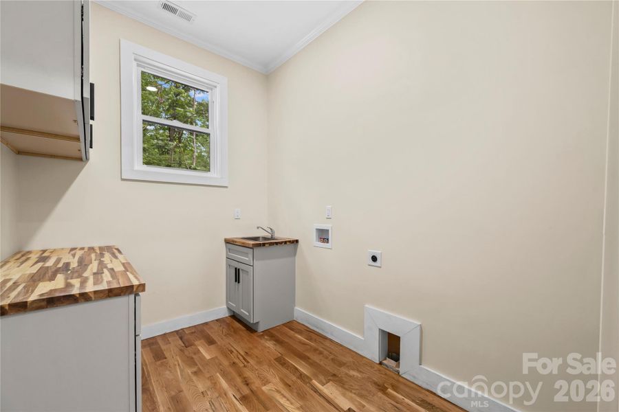 Spacious, unfurnished interior of a new home in , Hendersonville (Image 27). Spacious, unfurnished interior of a new home in , Hendersonville (Image 27).
