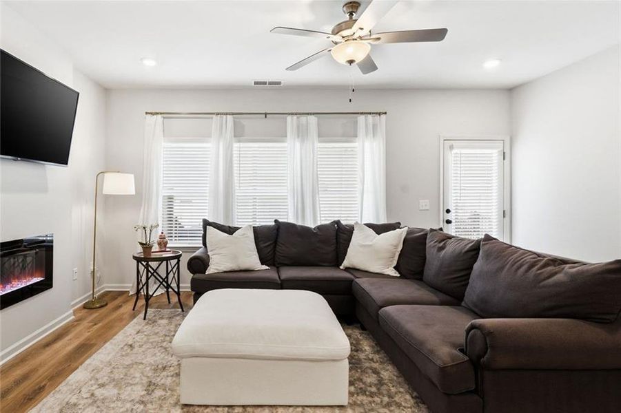 Furnished interior view inside a new home in , Jasper (Image 16).