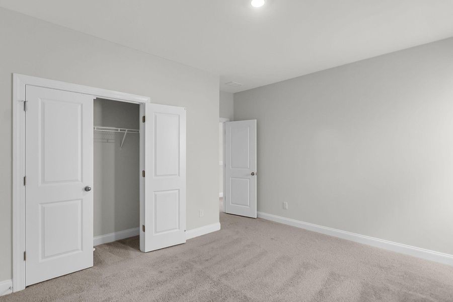 Spacious, unfurnished interior of a new home in Tidewater at Lakes of Cane Bay, Summerville (Image 19).
