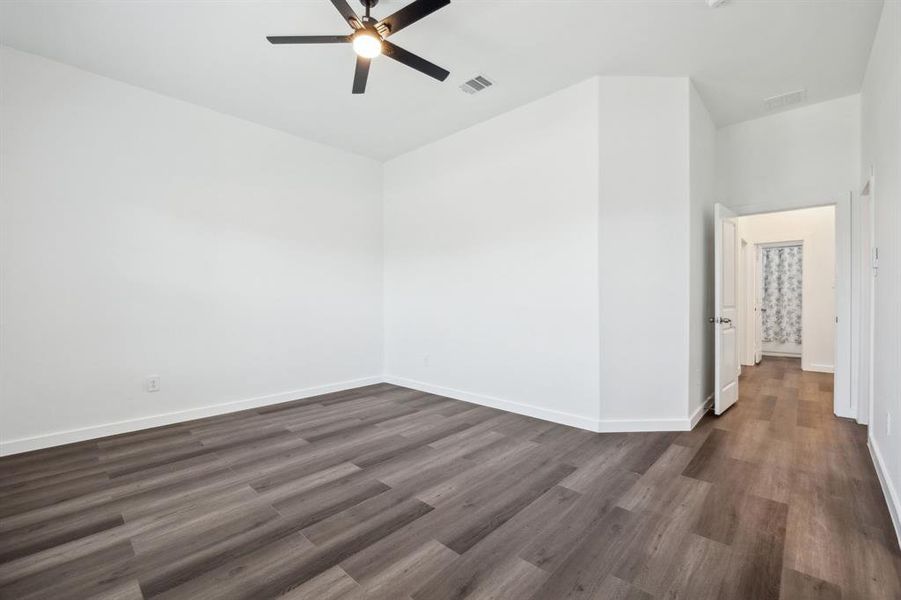 Spacious, unfurnished interior of a new home in , Dallas (Image 21).