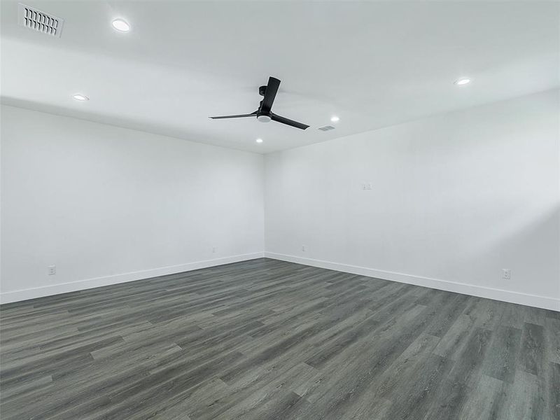 Spacious, unfurnished interior of a new home in , Gunter (Image 23).