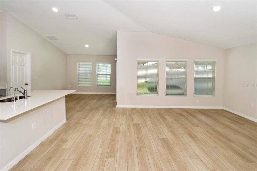Spacious, unfurnished interior of a new home in Forest Lake, Davenport (Image 26).
