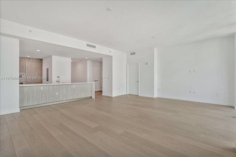 Spacious, unfurnished interior of a new home in , Bay Harbor Islands (Image 12).