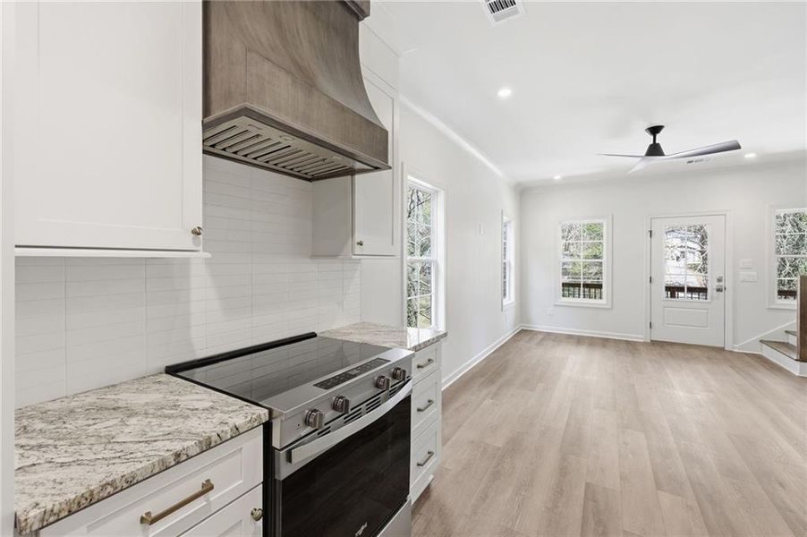 Furnished interior view inside a new home in , Gainesville (Image 9).
