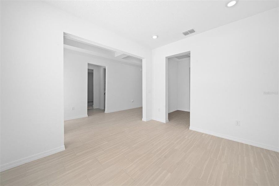 Spacious, unfurnished interior of a new home in , Ocala (Image 38).
