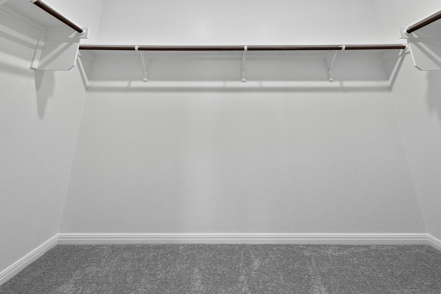 Spacious, unfurnished interior of a new home in Sunfield, Buda (Image 24).