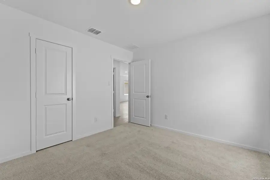 Spacious, unfurnished interior of a new home in Hidden Oasis, San Antonio (Image 23).