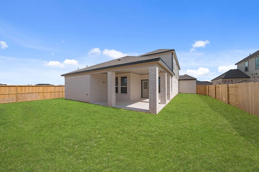 Exterior details and patio area of a home in Sunterra Lakes, Fulshear (Image 3).
