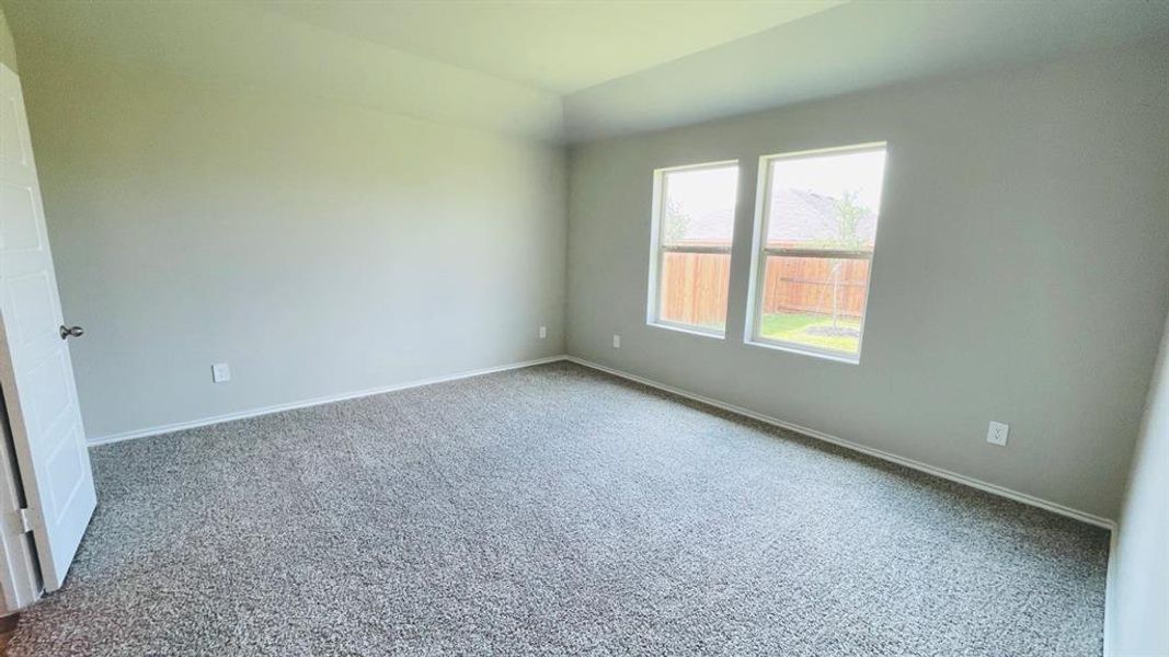 Spacious, unfurnished interior of a new home in Sunnycreek, Fort Worth (Image 15).