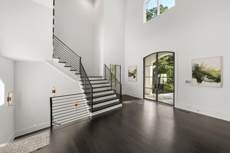 Spacious, unfurnished interior of a new home in , Sandy Springs (Image 27).