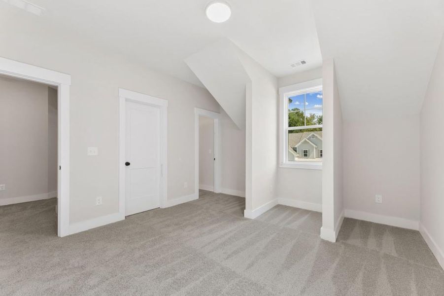 Spacious, unfurnished interior of a new home in Hillshire, Cumming (Image 17).