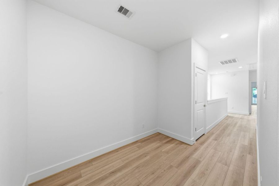 Spacious, unfurnished interior of a new home in , Houston (Image 14).