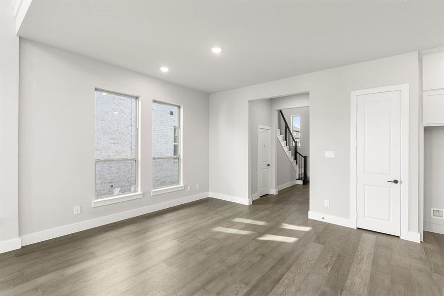 05. 709 Valley Pines - Dining 05. 709 Valley Pines - Dining