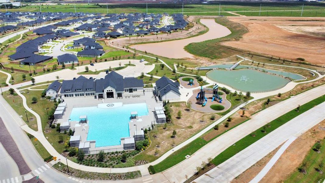 Pool, golf, playground & more!