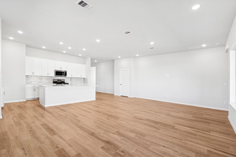 Spacious, unfurnished interior of a new home in Escondido 50' Homesites, Magnolia (Image 25).