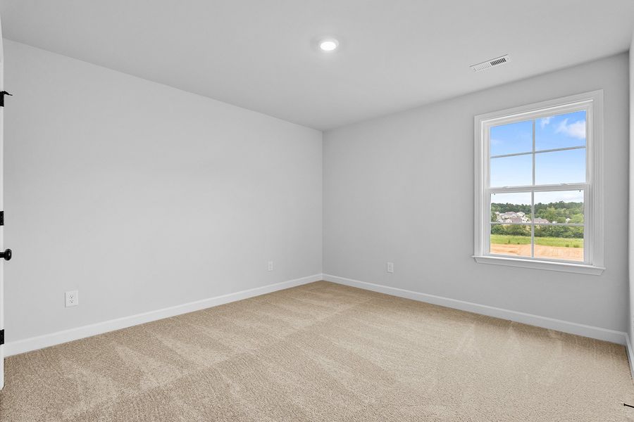 Spacious, unfurnished interior of a new home in Fieldstone, Lexington (Image 39).