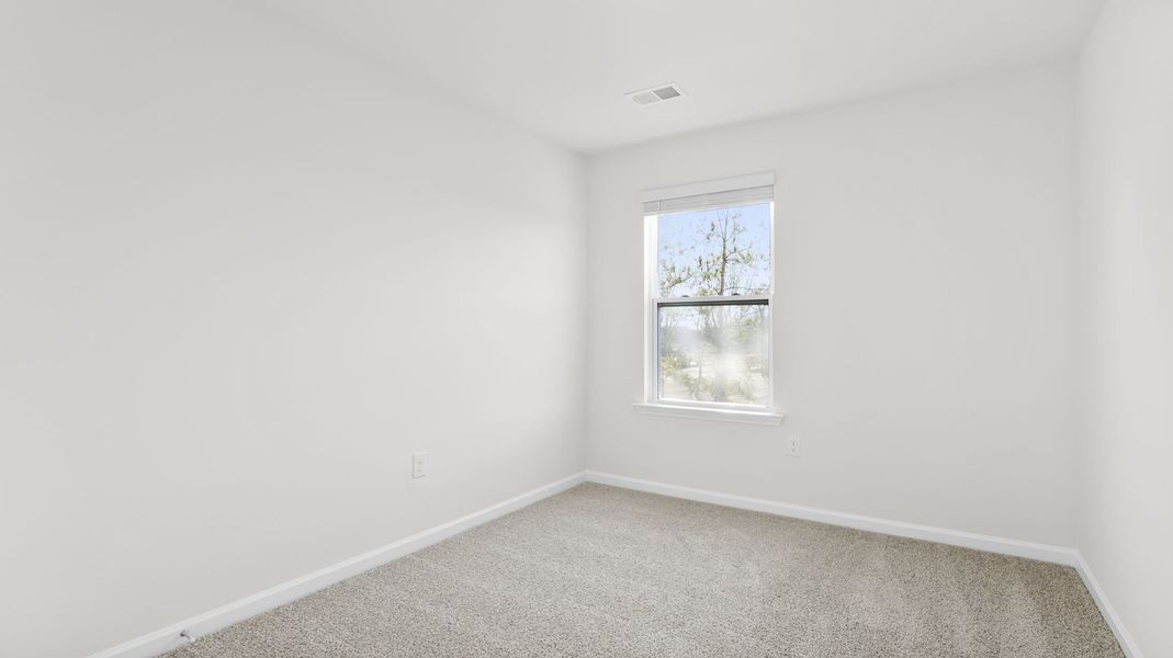 Spacious, unfurnished interior of a new home in Tanglewood Townes, Greenville (Image 21).