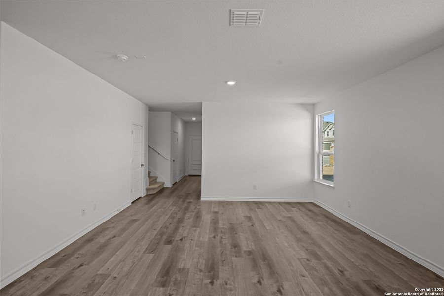 Spacious, unfurnished interior of a new home in Davis Ranch, San Antonio (Image 13).