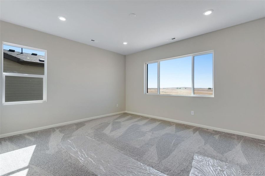 Spacious, unfurnished interior of a new home in Reunion Ridge, Commerce City (Image 19).
