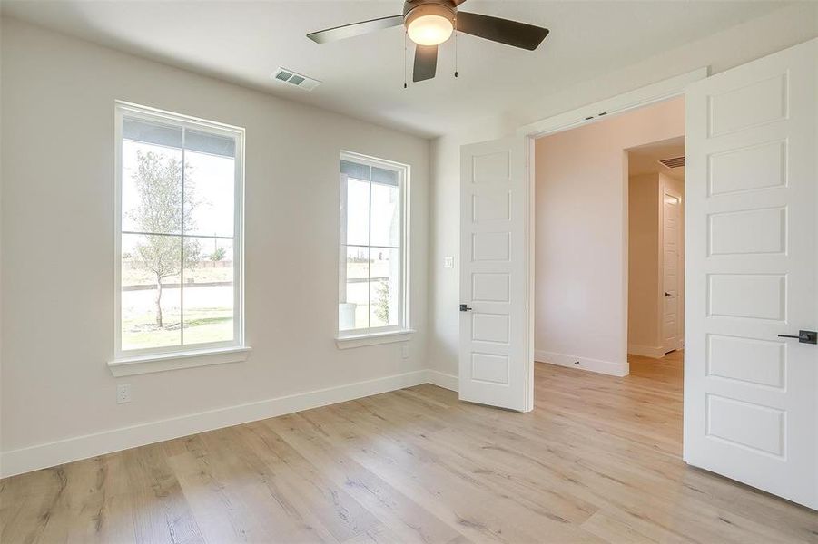 Spacious, unfurnished interior of a new home in Sweetgrass, Haslet (Image 16).