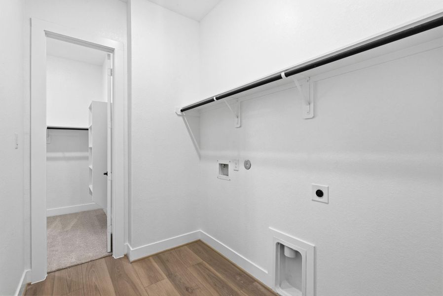 Spacious, unfurnished interior of a new home in Wood Leaf Reserve, Tomball (Image 20).
