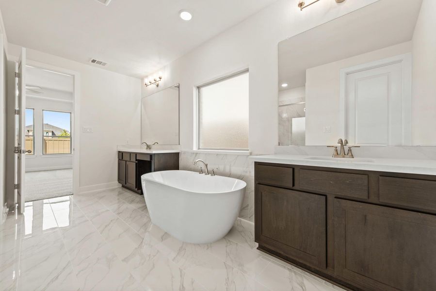 Furnished interior view inside a new home in Cross Creek West - 55', Fulshear (Image 9).