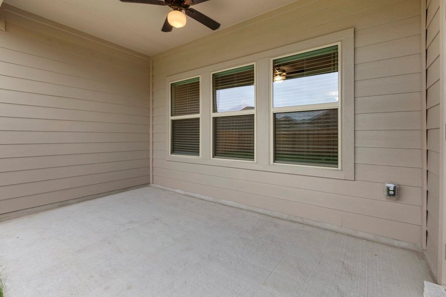 Representative exterior details of a home built from the Cambridge by Ashton Woods in Lagos Reserve, Manor (Image 3). Representative exterior details of a home built from the Cambridge by Ashton Woods in Lagos Reserve, Manor (Image 3).