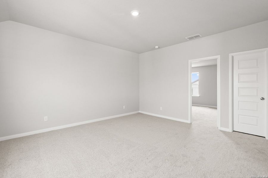 Spacious, unfurnished interior of a new home in Hickory Ridge, Elmendorf (Image 20).