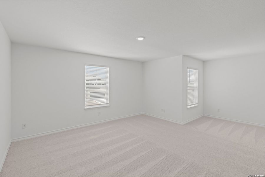 Spacious, unfurnished interior of a new home in Davis Ranch, San Antonio (Image 13).