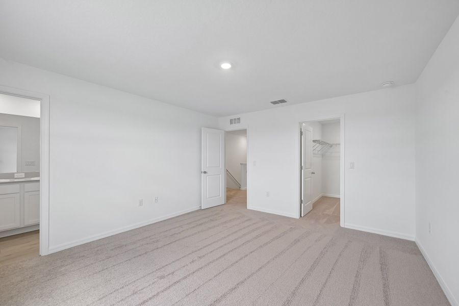 Spacious, unfurnished interior of a new home in Skye Ranch Community Group Page, Sarasota (Image 14).