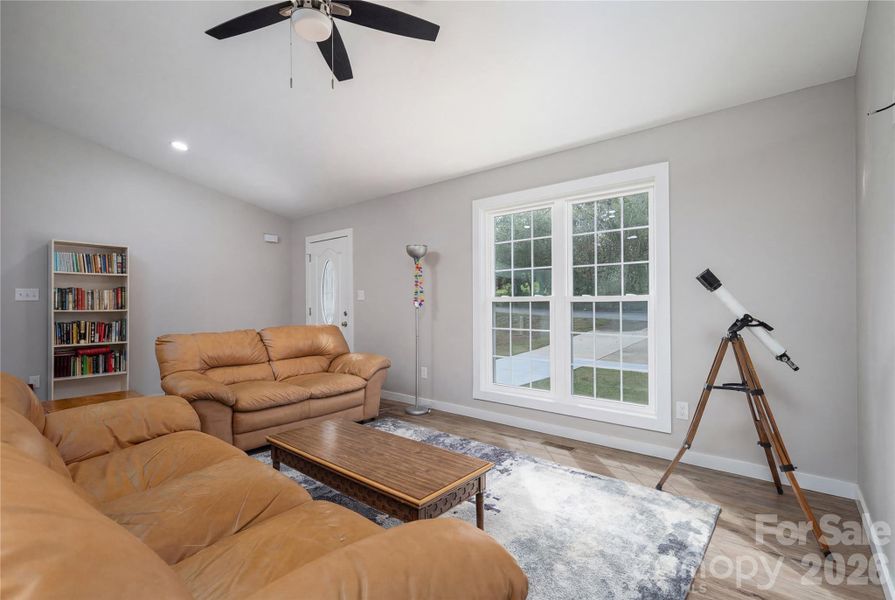 Tons of Natural Light Tons of Natural Light